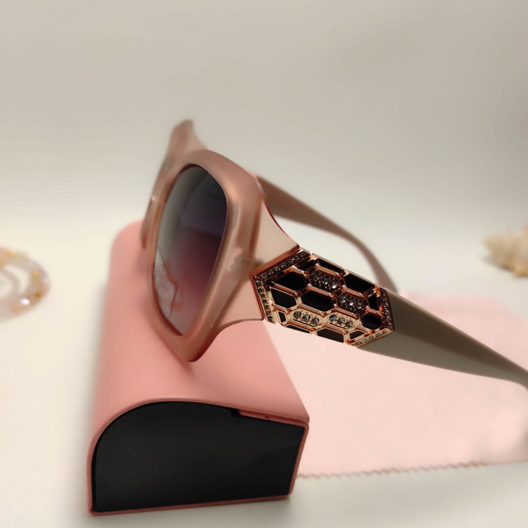 عینک افتابی زنانه پلاریزه BVLGARI کد 88147