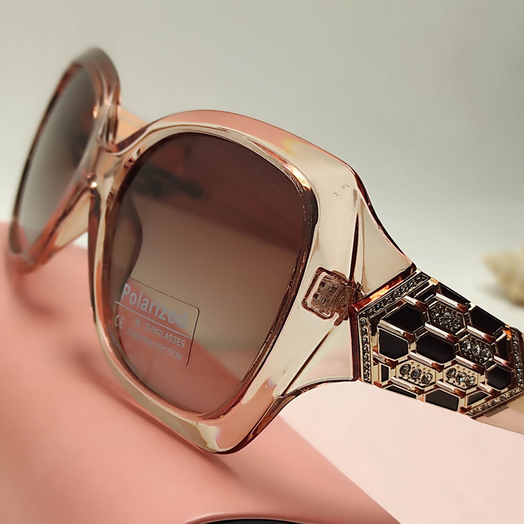 عینک افتابی زنانه پلاریزه BVLGARI کد 88147