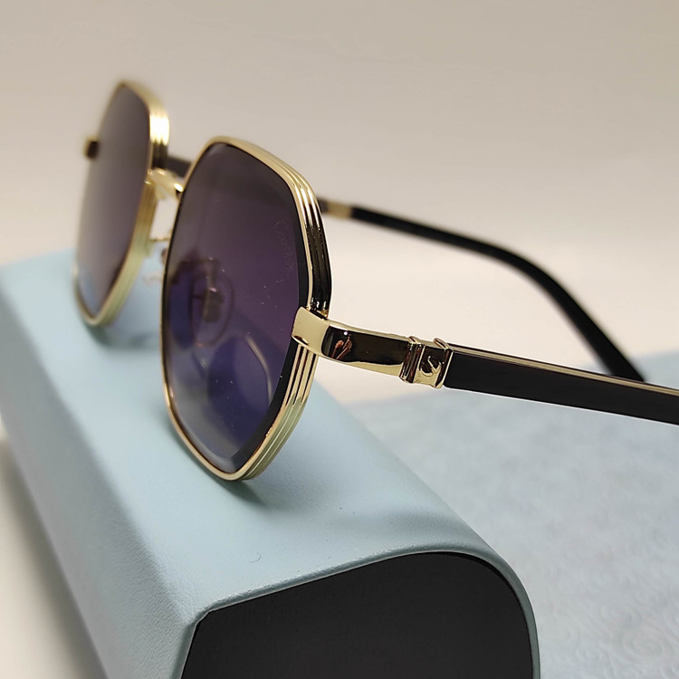 عینک افتابی زنانه فشن cartier 2703