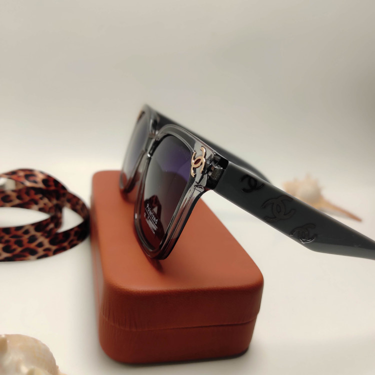 عینک آفتابی زنانه پلاریزه CHANEL 23303