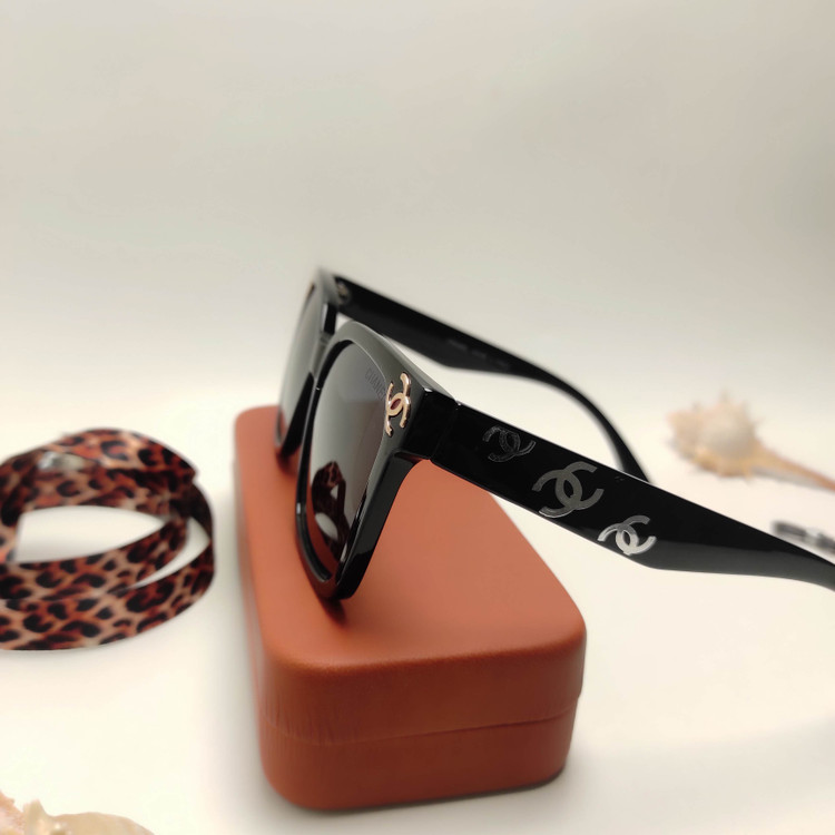 عینک آفتابی زنانه پلاریزه CHANEL 23303