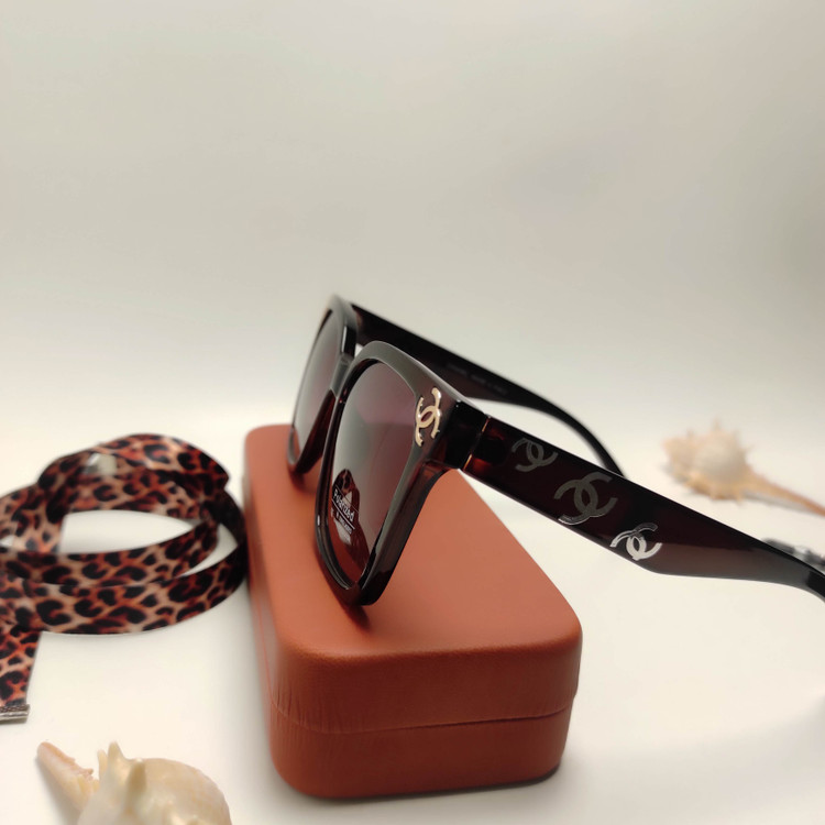 عینک آفتابی زنانه پلاریزه CHANEL 23303