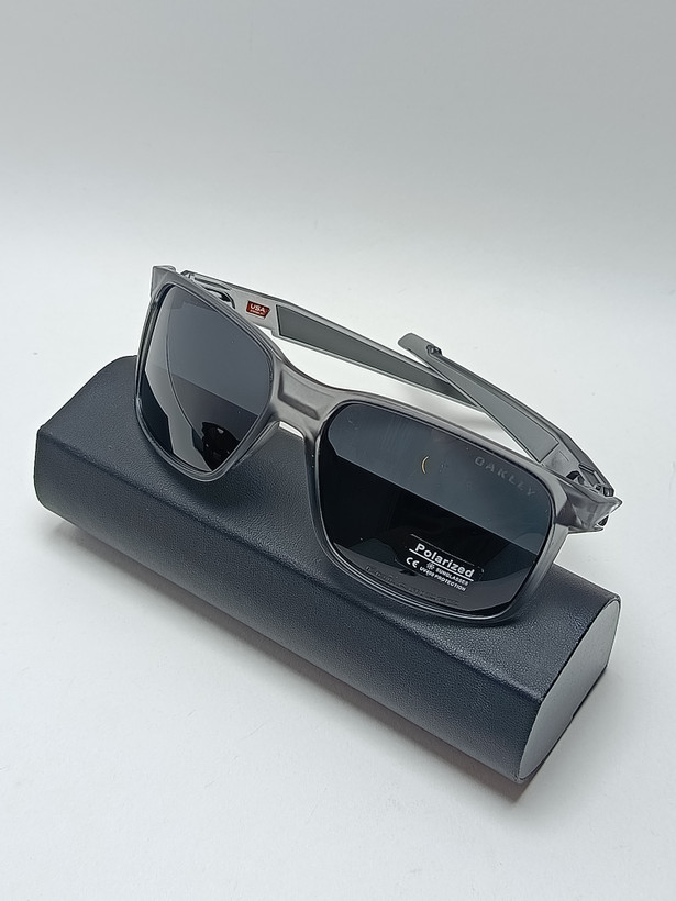 عینک ورزشی کائوچو پلاریزه Oakley مدل 25673